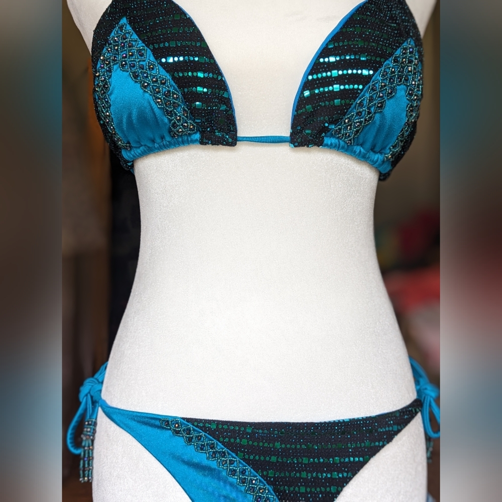 Beautiful Handmade Beaded Columbian thong Bikini. Sz. M. New. Aqua&Emerald.